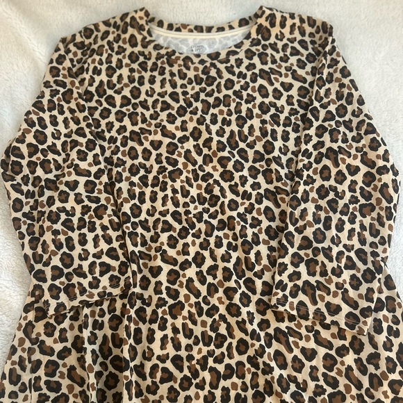 crown & ivy Tops - Crown & Ivy Cheetah Print Long Sleeve Shirt✨